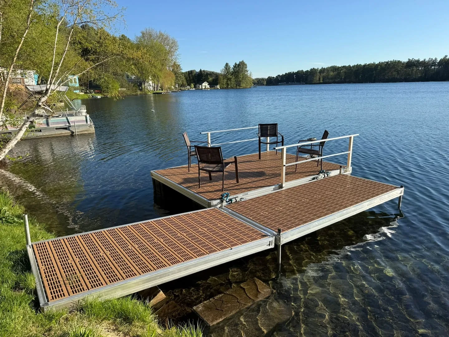 Le quai privé sur le lac Vert